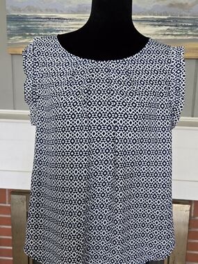 Forever 21 Navy & White Geometric Ruffle Sleeve Blouse